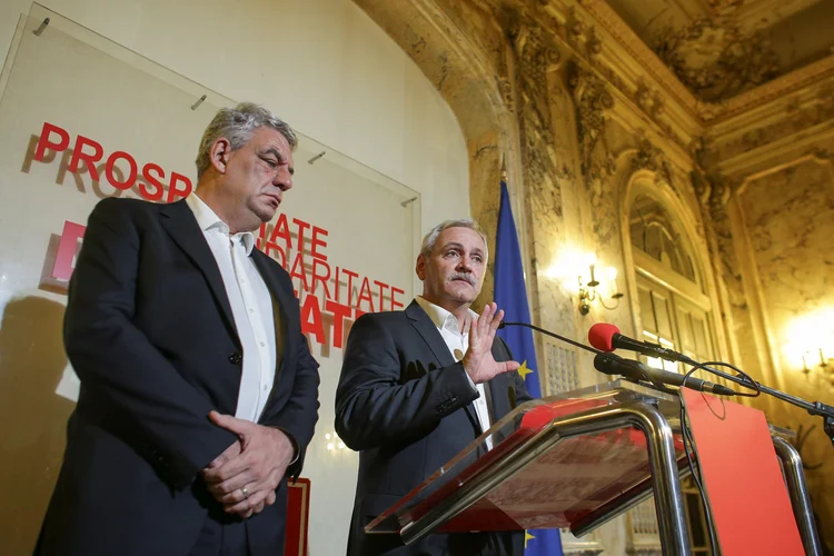 Liviu Dragnea, líder do partido Social Democrata da Romênia, e o primeiro-ministro, Mihai Tudose (Octav Ganea/Reuters)