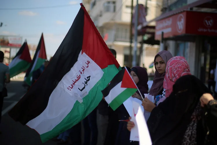 Palestina: "A decisão dos EUA de reconhecer Jerusalém como capital de Israel e transferir sua embaixada na véspera do 70º aniversário da Nakba (a "catástrofe", como os palestinos denominam a fundação do Estado de Israel) (...) mostra sua determinação para violar a lei internacional" (Ibraheem Abu Mustafa/Reuters)