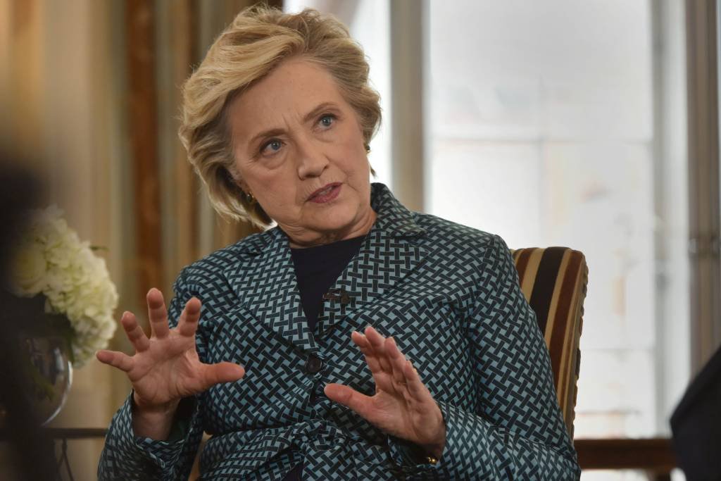 Hillary fala sobre pacote suspeito: "Vivemos tempos de profundas divisões"