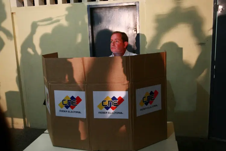 O recém-eleito governador da oposição no Estado de Zulia, na Venezuela, Juan Pablo Guanipa (Isaac Urrutia/Reuters)