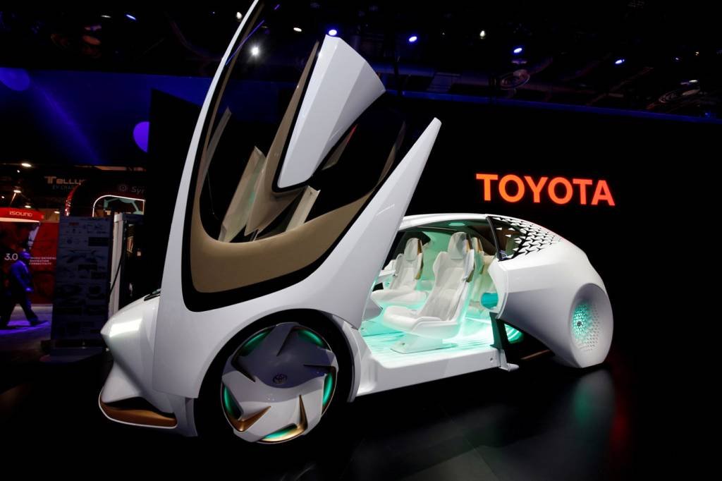Toyota testará carro falante e autônomo até 2020