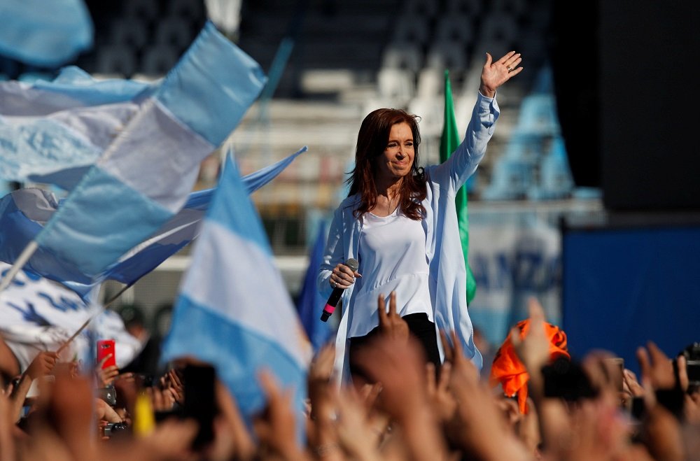 Kirchner disputará eleição para o Senado com candidato de Macri