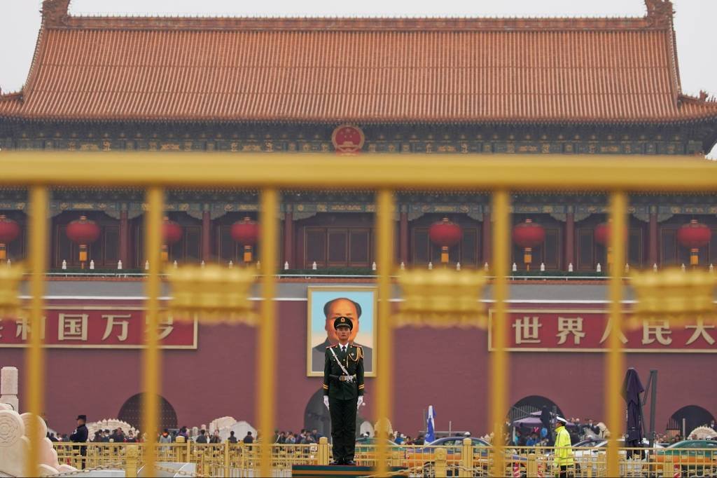 Partido Comunista diz que China não adotará democracia ocidental