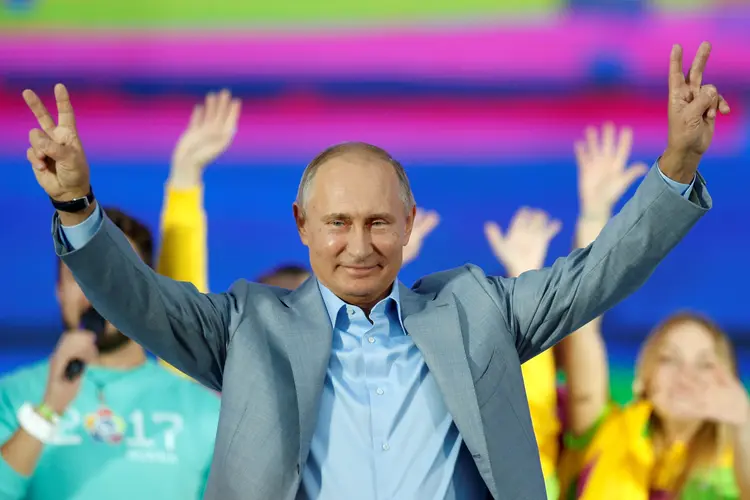 O presidente russo Vladimir Putin em encerramento do XIX Festival Mundial da Juventude e dos Estudantes, realizado na cidade de Sochi (Alexander Zemlianichenko/Pool/Reuters)