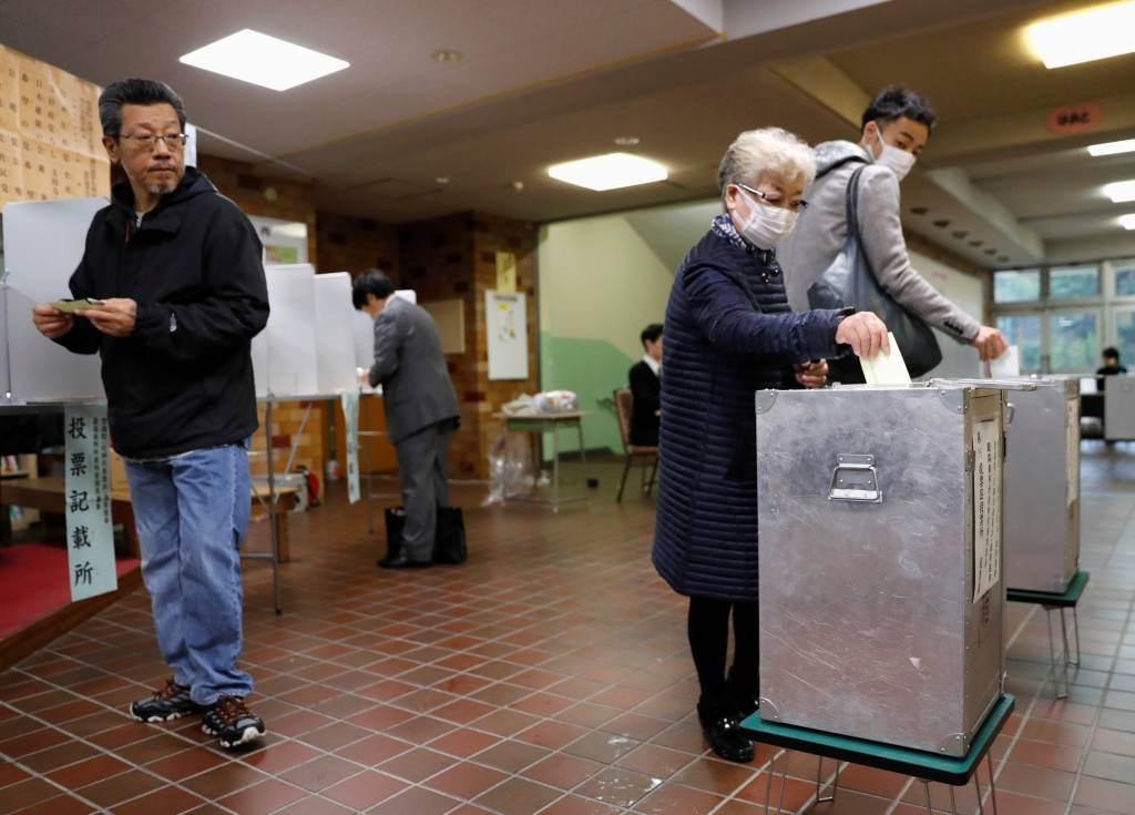 Colégios eleitorais abrem no Japão para eleições gerais