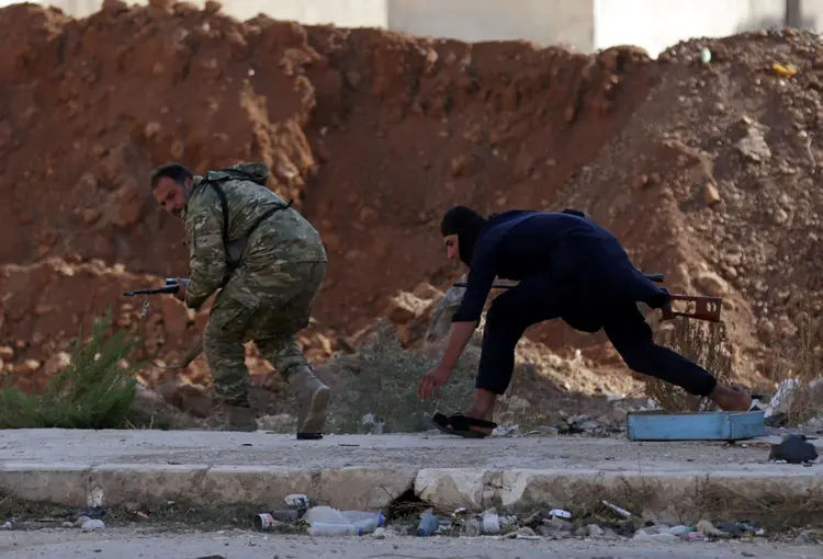 Conflito: o exército sírio desenvolve desde o início de setembro uma ofensiva contra o EI em Deir ez-Zor (Khalil Ashawi/Reuters)