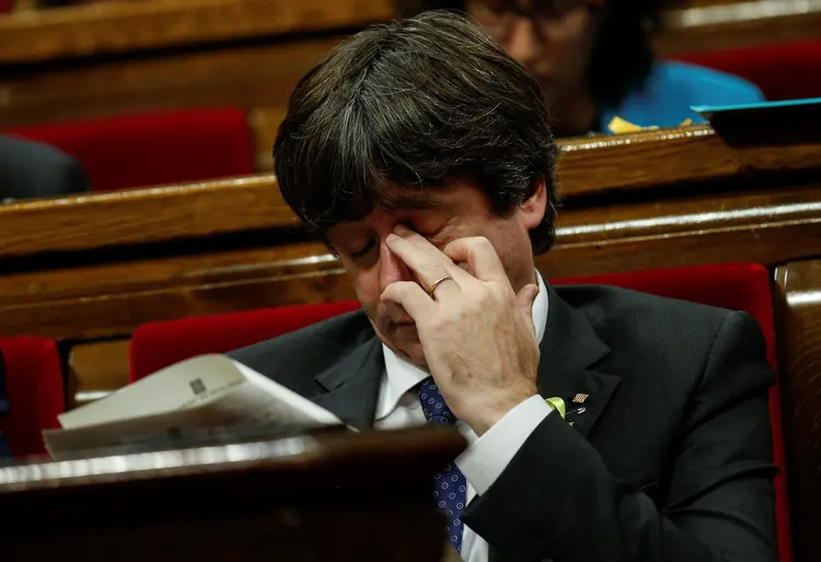 Carles Puigdemont: cerca de 200.000 funcionários públicos catalães foram destituídos sob ordem de Madri (Albert Gea/Reuters)
