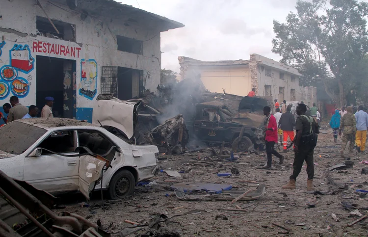 Atentado com carros bomba em Mogadíscio, capital da Somália, em 28/10/2017 (REUTERS/Feisal Omar/Reuters)