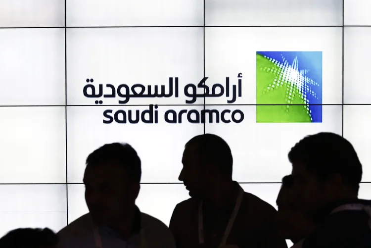 Saudi Aramco: maior produtora de petróleo do mundo assinou nesta quarta-feira um acordo inicial com um consórcio de refinarias indianas para construir um projeto petroquímico e de refino por 44 bilhões de dólares na costa oeste da Índia (Kostas Tsironis/Bloomberg)