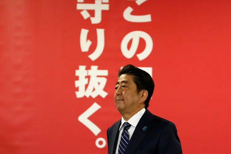 SHINZO ABE: primeiro ministro japonês manteve apenas seis dos 19 ministros que integram seu gabinete (Toru Hanai/Reuters)