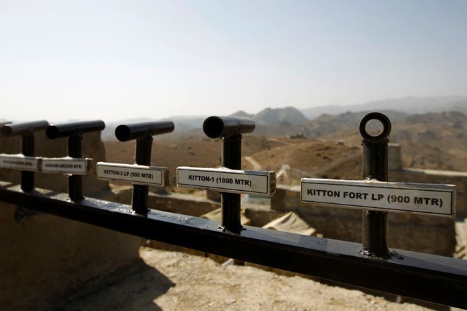 Paquistão inicia construção de cerca na fronteira com Afeganistão