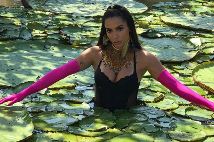 Anitta contratou xamã para evitar mau tempo na Amazônia