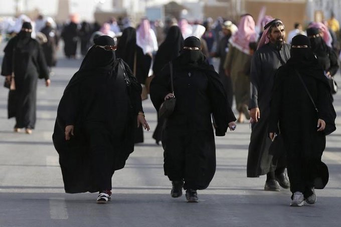 Mulheres continuam sob a tutela dos homens na Arábia Saudita