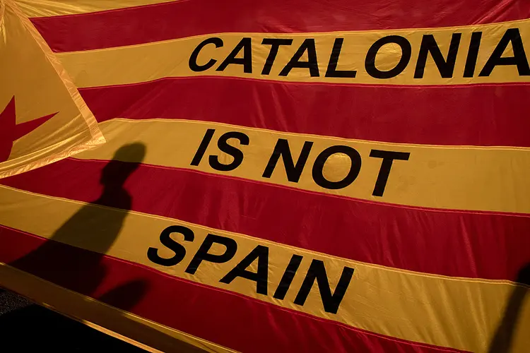 Bandeira diz "Catalunha não é Espanha" (Chris McGrath/Getty Images)
