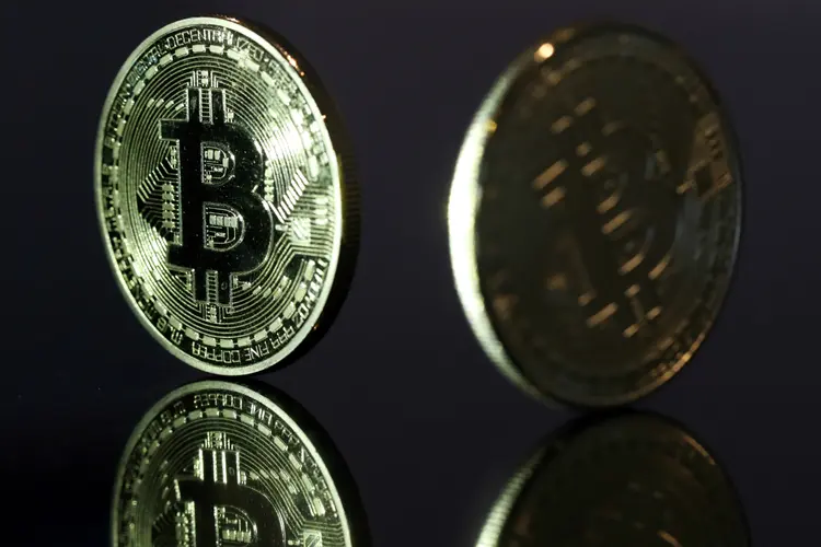 Bitcoin: no mercado de criptomoedas, a ether, segunda maior moeda virtual em valor de mercado, despencou 26% nas últimas 24 horas (Chris Ratcliffe/Bloomberg)