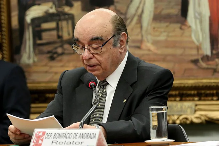 Brasília - O relator Bonifácio Andrada (PSDB-MG) apresenta na CCJ da Câmara dos Deputados parecer sobre a denúncia contra o presidente Michel Temer e os ministros Eliseu Padilha e Moreira Franco, no dia 10/10/2017 (Antonio Cruz/Agência Brasil/Agência Brasil)