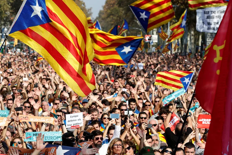 Catalunha: o tribunal havia suspendido a implementação do pronunciamento separatista enquanto estudava sua legalidade (Yves Herman/Reuters)