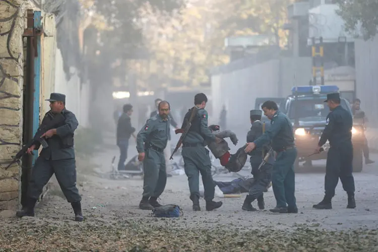 Cabul: agressor tinha "entre 10 e 12 anos" e foi um dos mortos no ataque (Mohammad Ismail/Reuters)