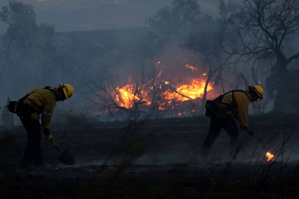 Sobe para 13 o número de mortos em incêndios na Califórnia