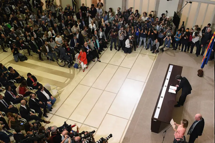 Carles Puigdemont: o governo espanhol alega que "não é admissível fazer uma declaração implícita de independência para depois deixá-la em suspenso" (David Ramos/Getty Images)