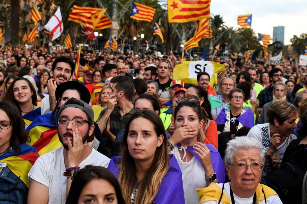 Separatistas da Catalunha entre a emoção e a decepção
