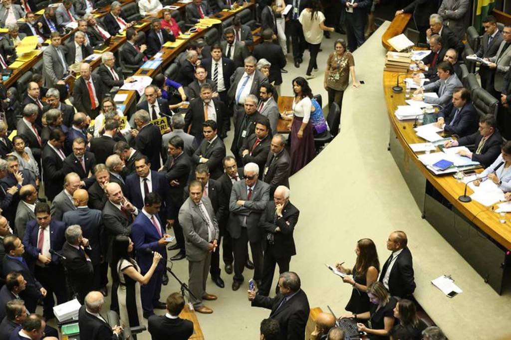 Plenário da Câmara durante a votação da denúncia contra Temer (Fabio Rodrigues Pozzebom/Agência Brasil/Agência Brasil)