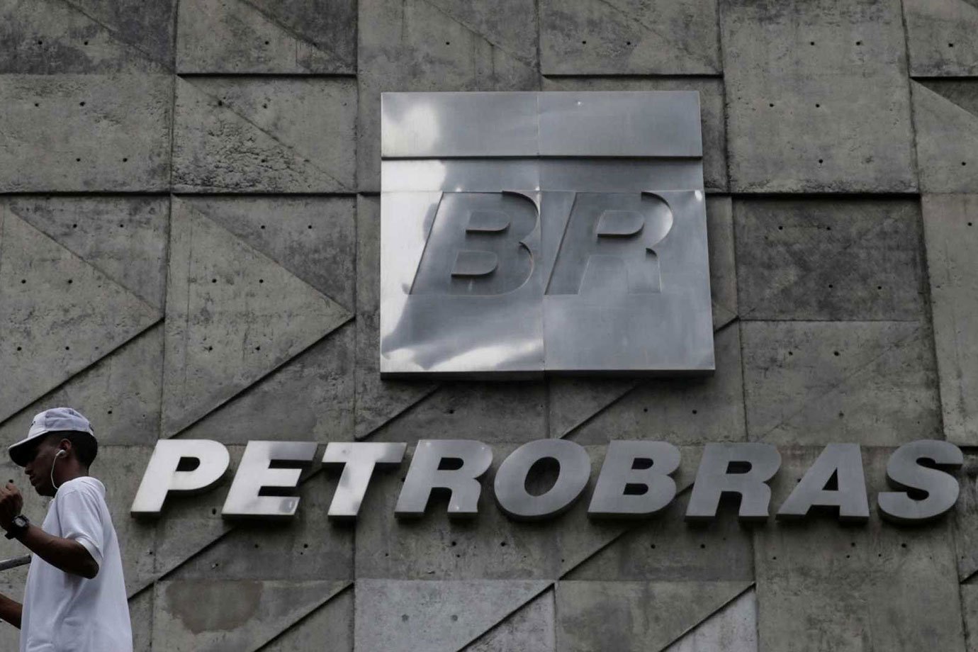 Vendas de combustíveis da Petrobras recuam 5,2% no 3º tri