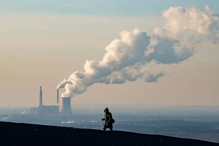 O CO2 é o mais abundante dos gases de Efeito Estufa e contribui com o agravamento do aquecimento global e o aumento da temperatura média dos oceanos (Lukas Schulze/Getty Images)