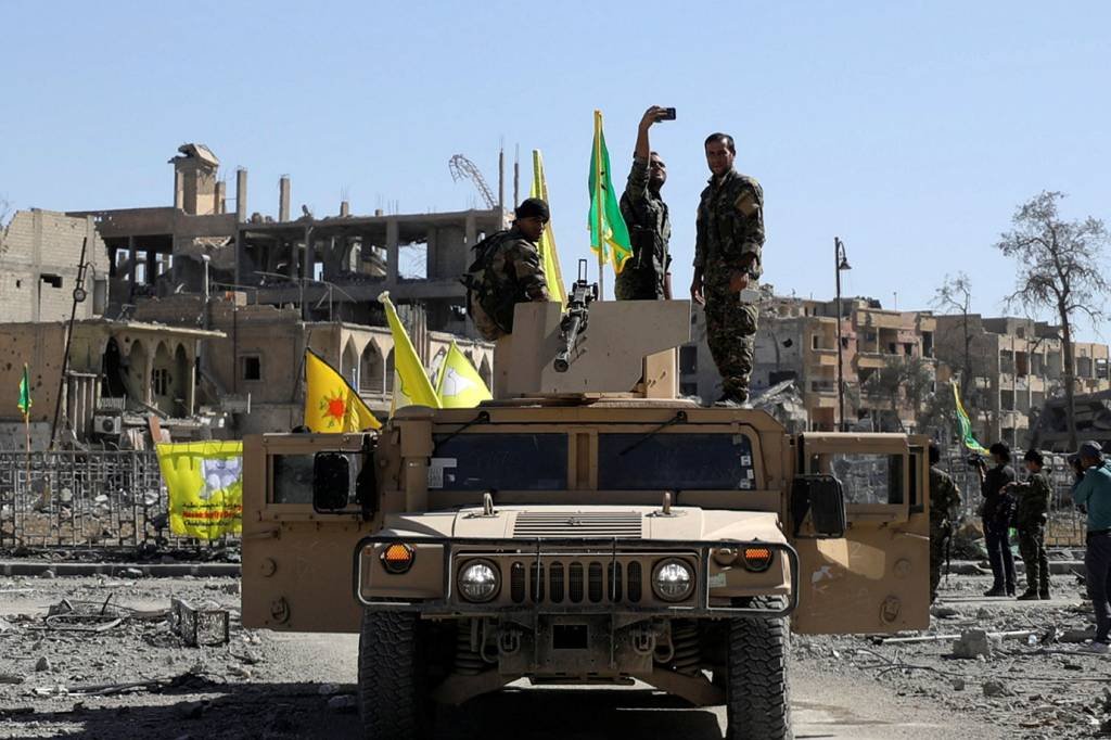 FDS, a força curdo-árabe síria que combate o EI com apoio dos EUA