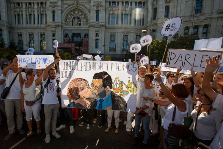 Catalunha: O líder da Catalunha, Carles Puigdemont, disse que aceitaria mediação internacional para a resolução do conflito