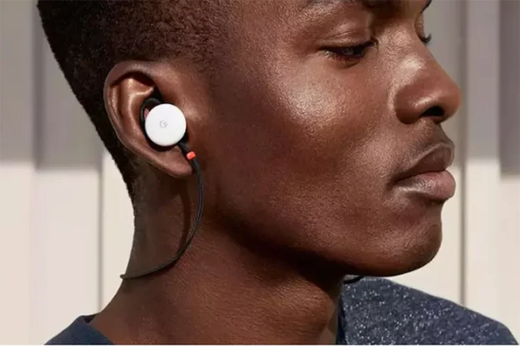 Pixel Buds: fones de ouvido Bluetooth usam inteligência do Google Tradutor (Google/Divulgação)