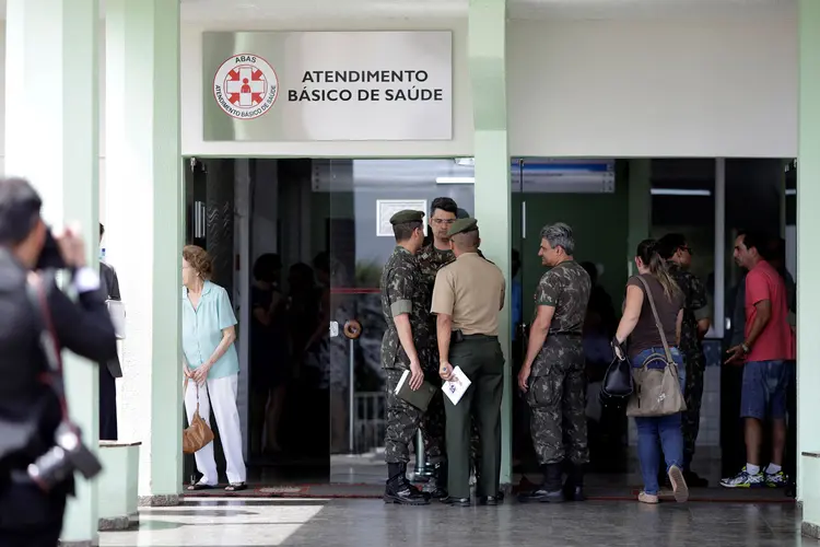 Hospital: o presidente foi submetido a uma sondagem vesical de alívio por vídeo (Ueslei Marcelino/Reuters/Reuters)