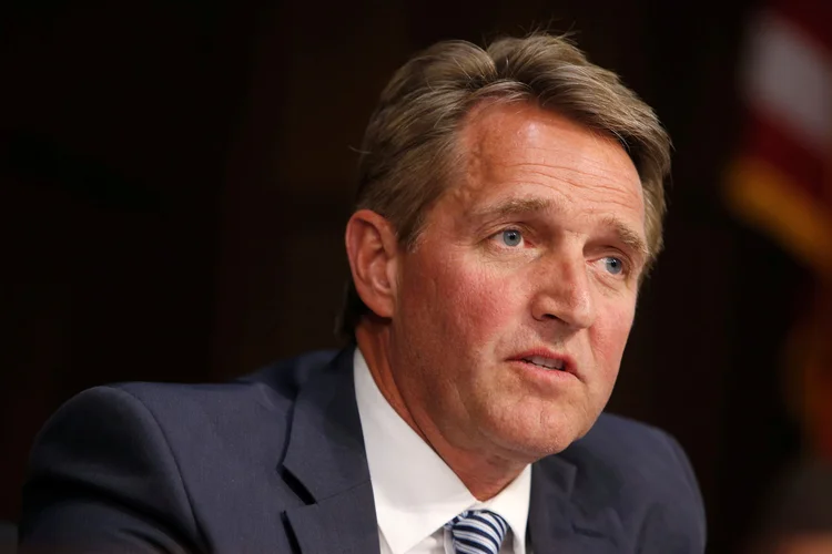 Jeff Flake: "O instinto de bode expiatório e desprezo ameaça nos transformar em um povo medroso" (Joshua Roberts/File Photo/Reuters/Reuters)