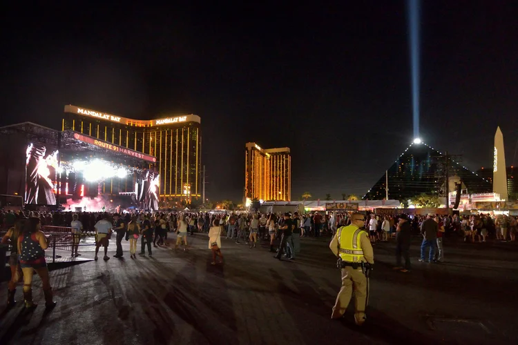 Las Vegas: Marilou Danley aterrissou durante a noite no Aeroporto Internacional de Los Angeles (Califórnia) e foi recebida por agentes do FBI (Bill Hughes/Reuters)