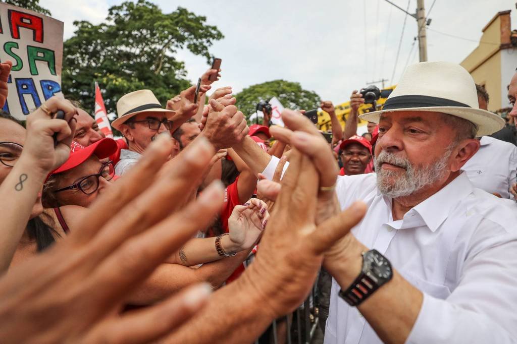 Durante caravana em Minas, Lula diz perdoar os golpistas