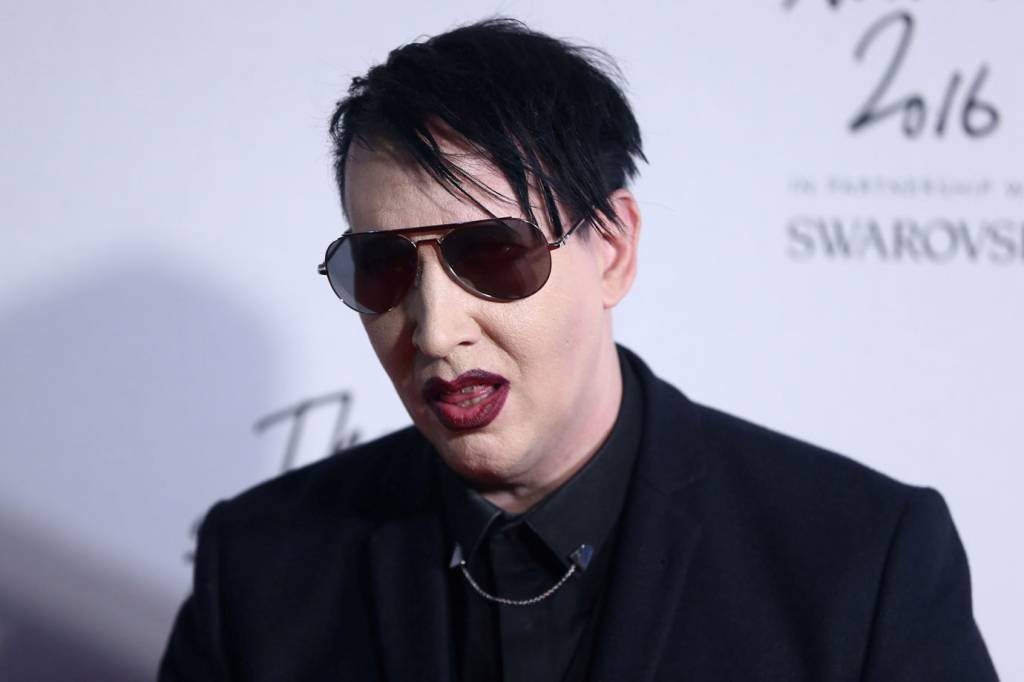 Marilyn Manson demite baixista por acusações de estupro