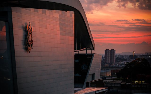 Livro de fotografias da Arena Corinthians busca subsídio coletivo