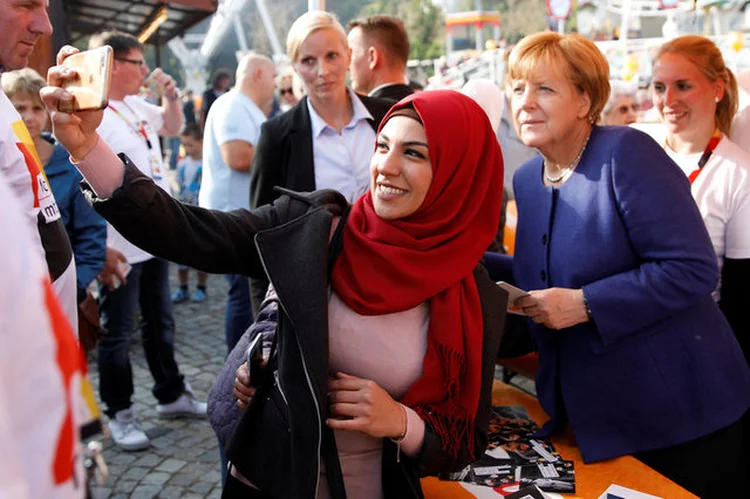 Merkel: as eleições deste ano deram uma importante fatia do parlamento a um partido de extrema-direita, o que vai dificultar o trabalhos da chanceler