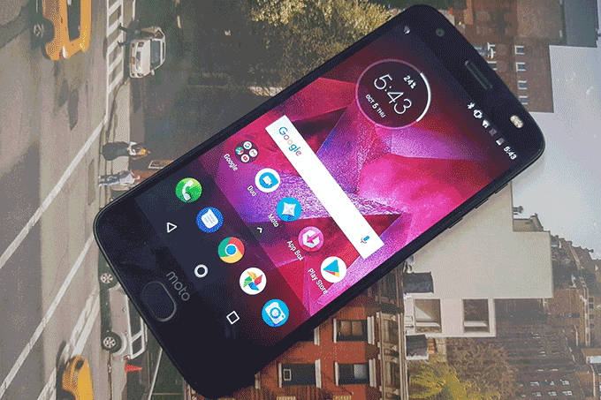 Review: Smartphone Moto Z2 Force é duro na queda