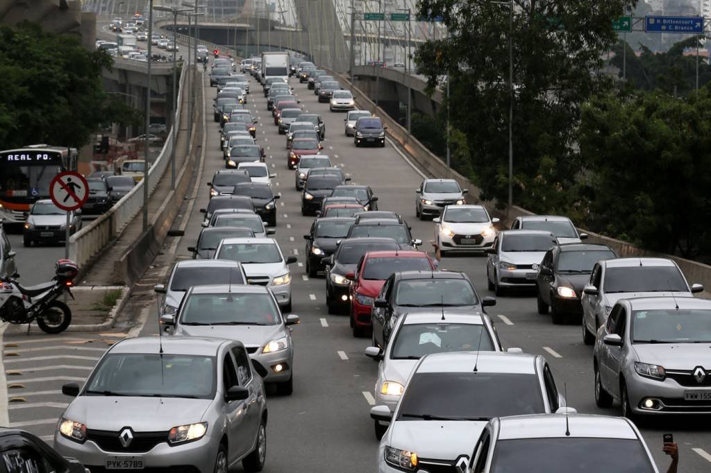 Em São Paulo, cadastro de condutor de app começa sem adesão
