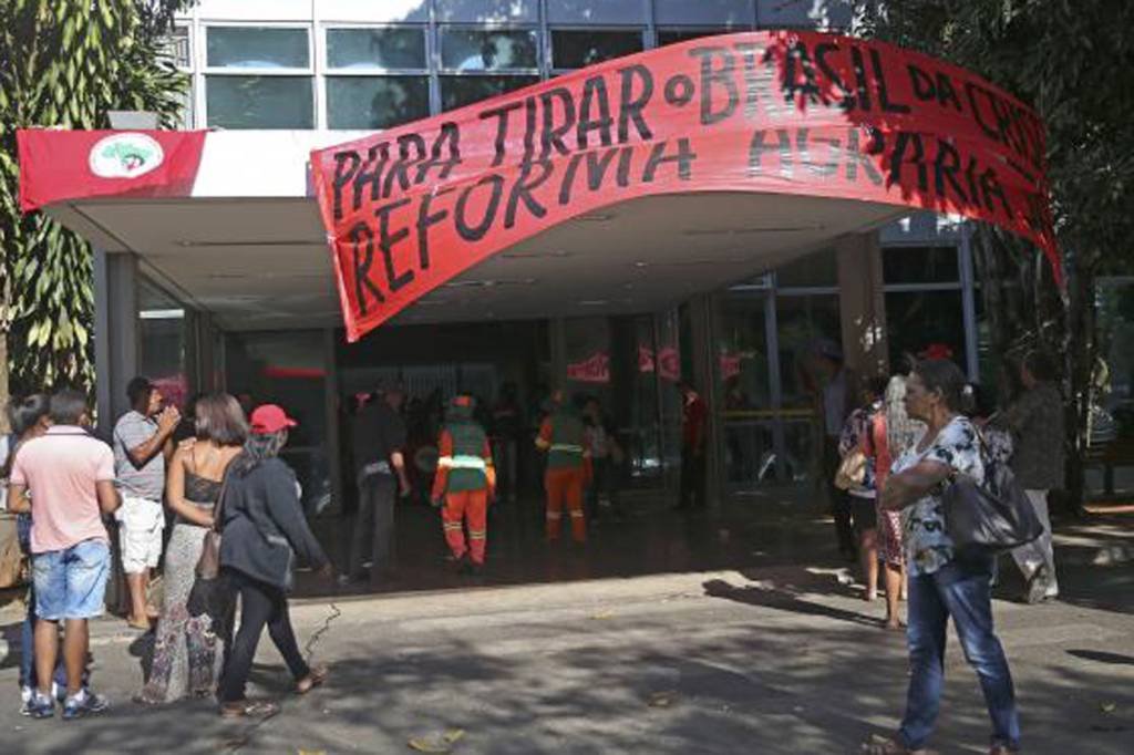 MST ocupa sede do Ministério do Planejamento em Brasília