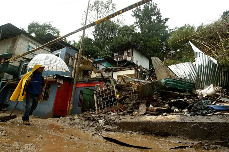 Tempestade Nate deixa 8 mortos na Costa Rica (Juan Carlos Ulate/Reuters)