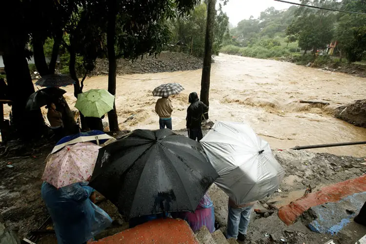 Nate: em sua passagem na Costa Rica, a tempestade fez 22 vítimas (Juan Carlos Ulate/Reuters)