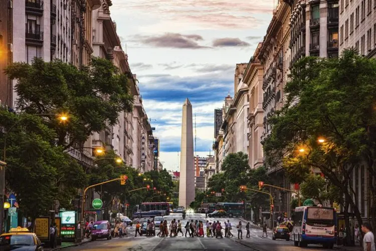 Buenos Aires: cidade "queridinha" dos brasileiros é a melhor opção quando se trata de viagem ao exterior acessível (Rolf Schulten/imagebroker/glowimages/Getty Images)