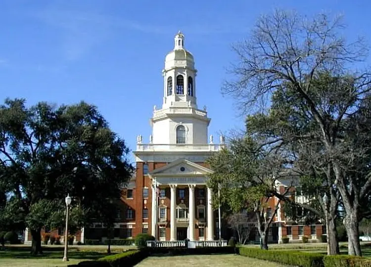 Baylor University, em Waco, Texas (By HuecoBear (Own work) [CC0], via Wikimedia Commons/Wikimedia Commons)