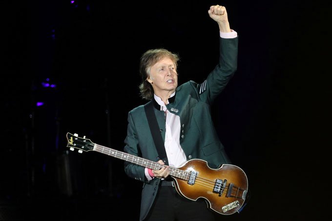 Mesmo com voz rouca, Paul McCartney faz show espetacular em SP