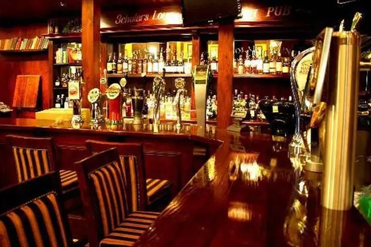 Scholars Lounge: o pub fica no coração de Roma e possui muitas comidas típicas irlandesas (Scholars Lounge/Divulgação)