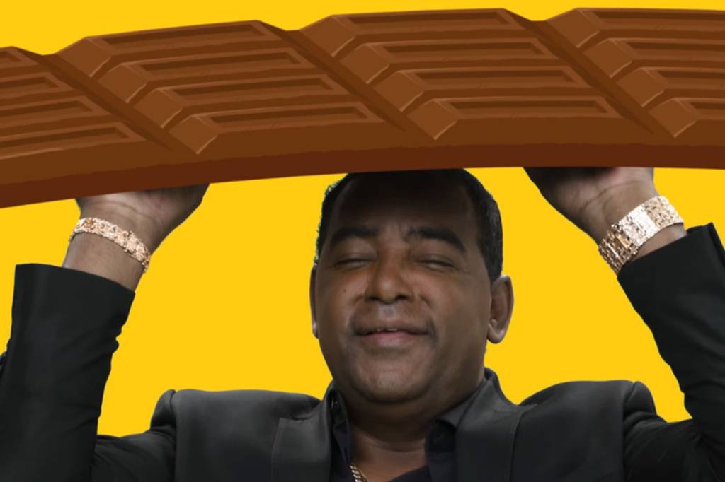 Raça Negra pede ajuda para segurar a barra em filme da Hershey's