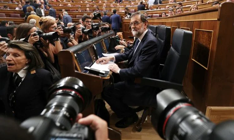 MARIANO RAJOY NO PARLAMENTO: aceitou formar uma comissão, que terá seis meses de prazo para propor uma reforma constitucional acerca da ordenação territorial do país / Sergio Perez/ Reuters