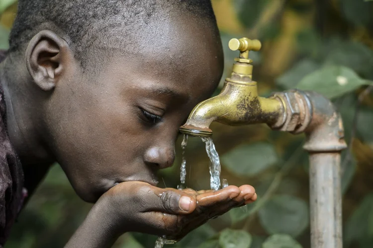 Menino africano (Riccardo Lennart Niels Mayer/Thinkstock)